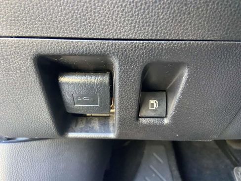 Used 2023 Toyota Highlander XLE FWD image 32
