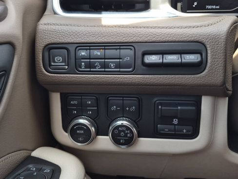 Used 2022 GMC Yukon Denali w/ Denali Ultimate Package AWD/4WD image 26