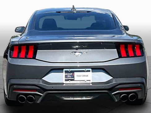 Used 2025 Ford Mustang Coupe RWD image 5