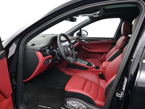 Used 2026 Porsche Macan AWD/4WD image 4