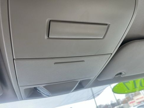 Used 2017 Dodge Grand Caravan SE image 18