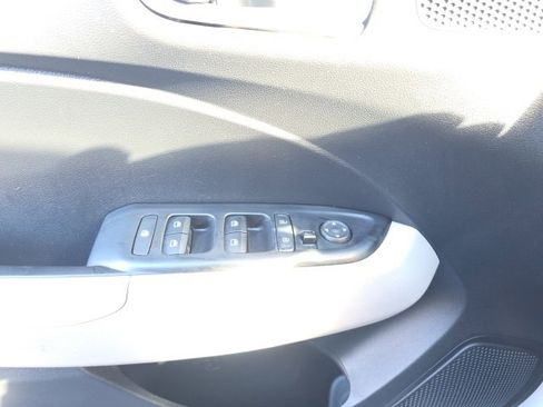 Used 2025 Hyundai Venue SEL image 10