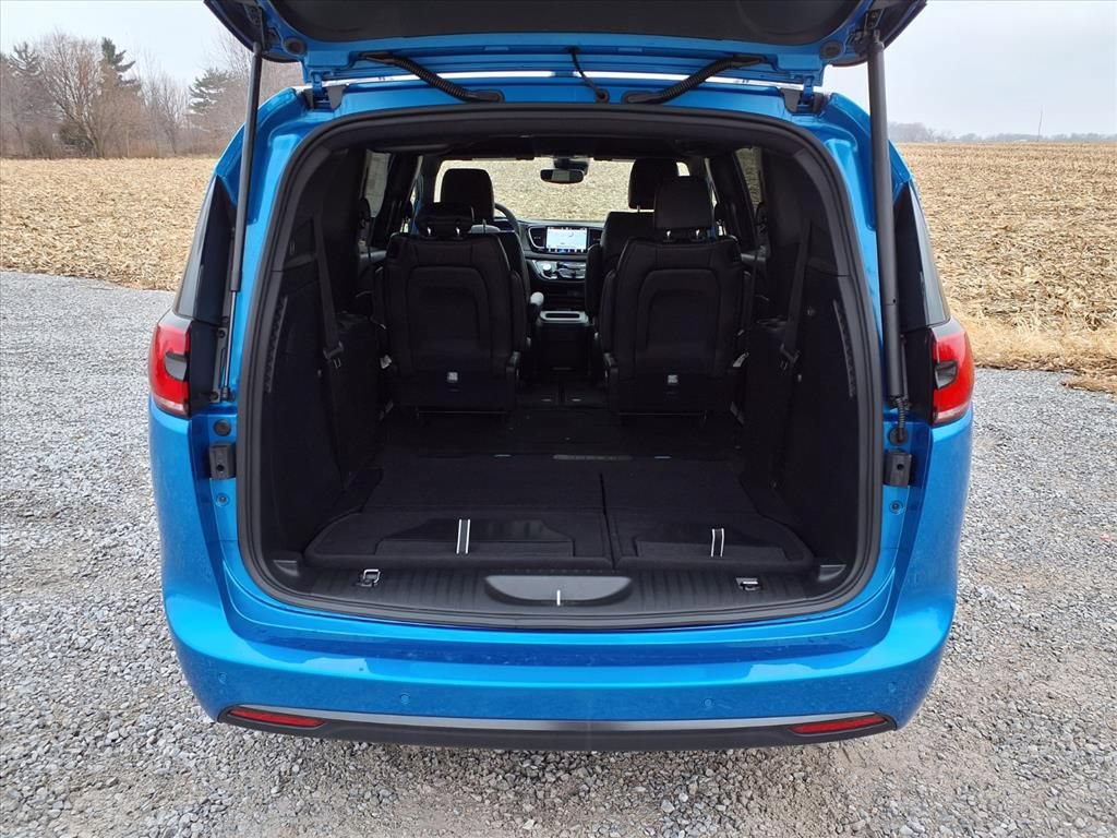 New 2026 Chrysler Pacifica Select w/ S Appearance Package FWD image 29