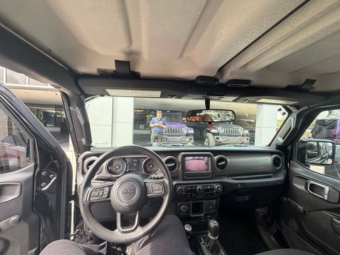 Used 2022 Jeep Wrangler Willys image 7