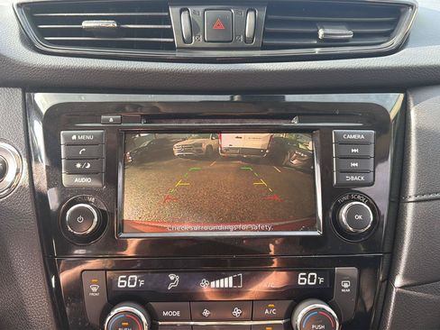 Used 2019 Nissan Rogue SV AWD/4WD image 17