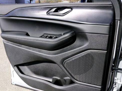 New 2025 Jeep Grand Cherokee L Laredo image 16