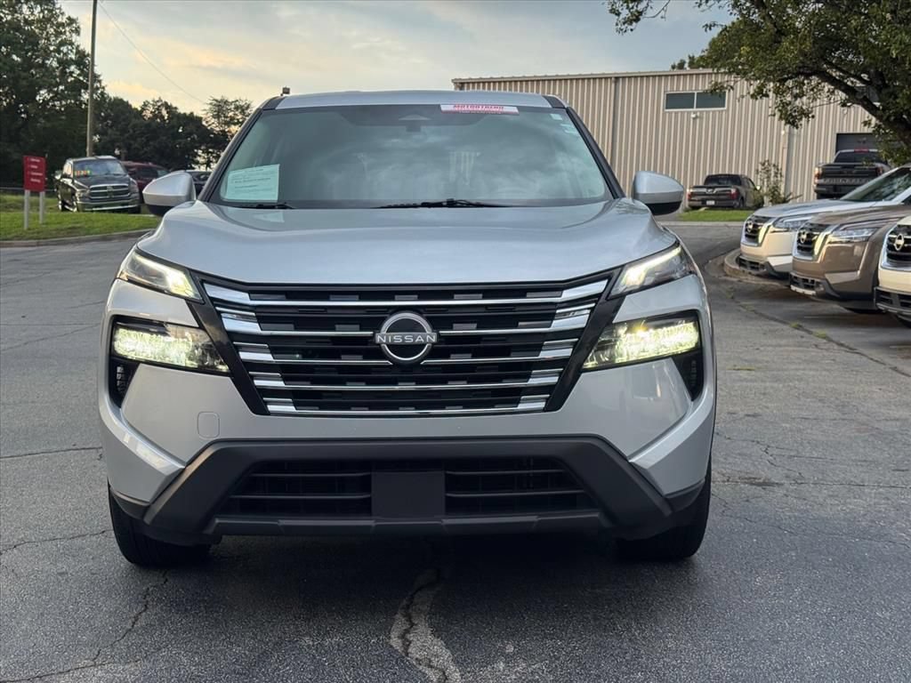 Certified 2025 Nissan Rogue SV FWD image 8
