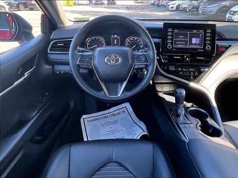 Used 2023 Toyota Camry SE image 7