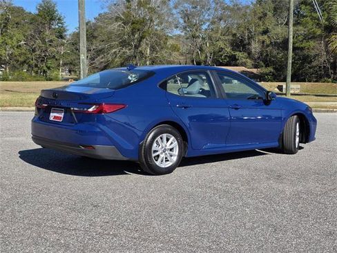 Certified 2025 Toyota Camry LE image 5