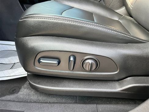 Used 2024 GMC Terrain SLT image 11