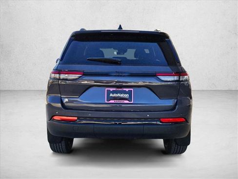 New 2025 Jeep Grand Cherokee Altitude image 8