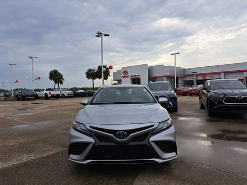 Used 2024 Toyota Camry XSE FWD image 2