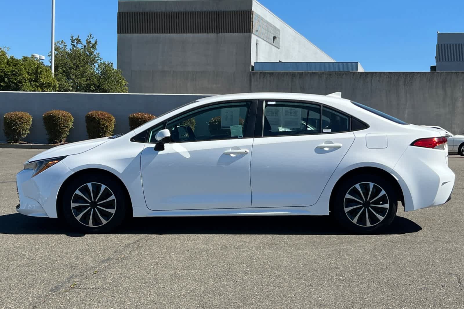 Used 2023 Toyota Corolla LE FWD image 9