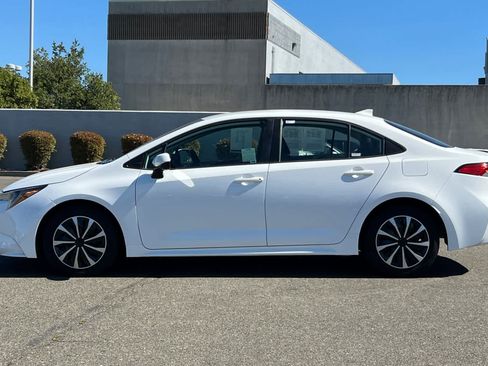 Used 2023 Toyota Corolla LE FWD image 9
