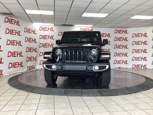 Used 2022 Jeep Gladiator Sport AWD/4WD image 2
