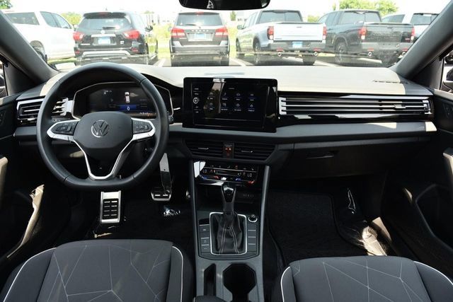 Certified 2025 Volkswagen Jetta Sport FWD image 7
