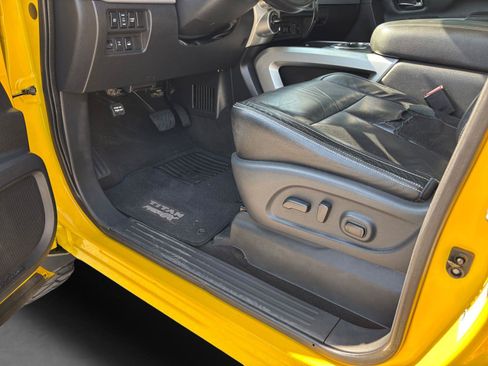 Used 2018 Nissan Titan PRO-4X w/ Pro-4x Convenience Package AWD/4WD image 35