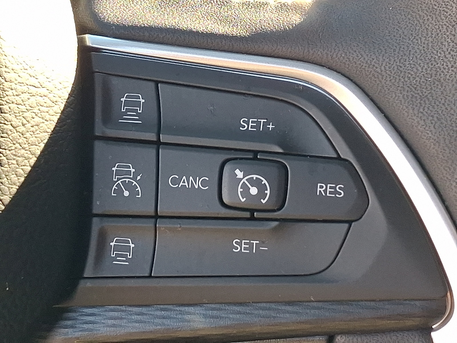 Used 2024 Jeep Grand Cherokee Laredo X w/ Luxury Tech Group I AWD/4WD image 23