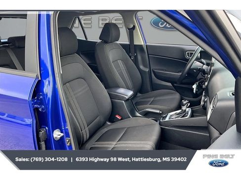 Used 2023 Hyundai Venue SEL FWD image 6
