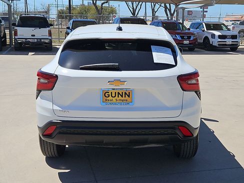 Certified 2025 Chevrolet Trax LS w/ LS Convenience Package image 4