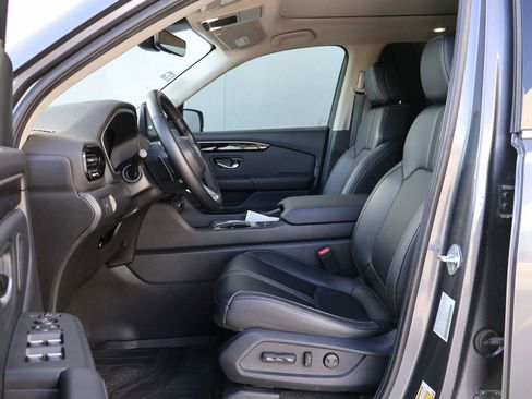 Used 2024 Honda Pilot Touring image 8