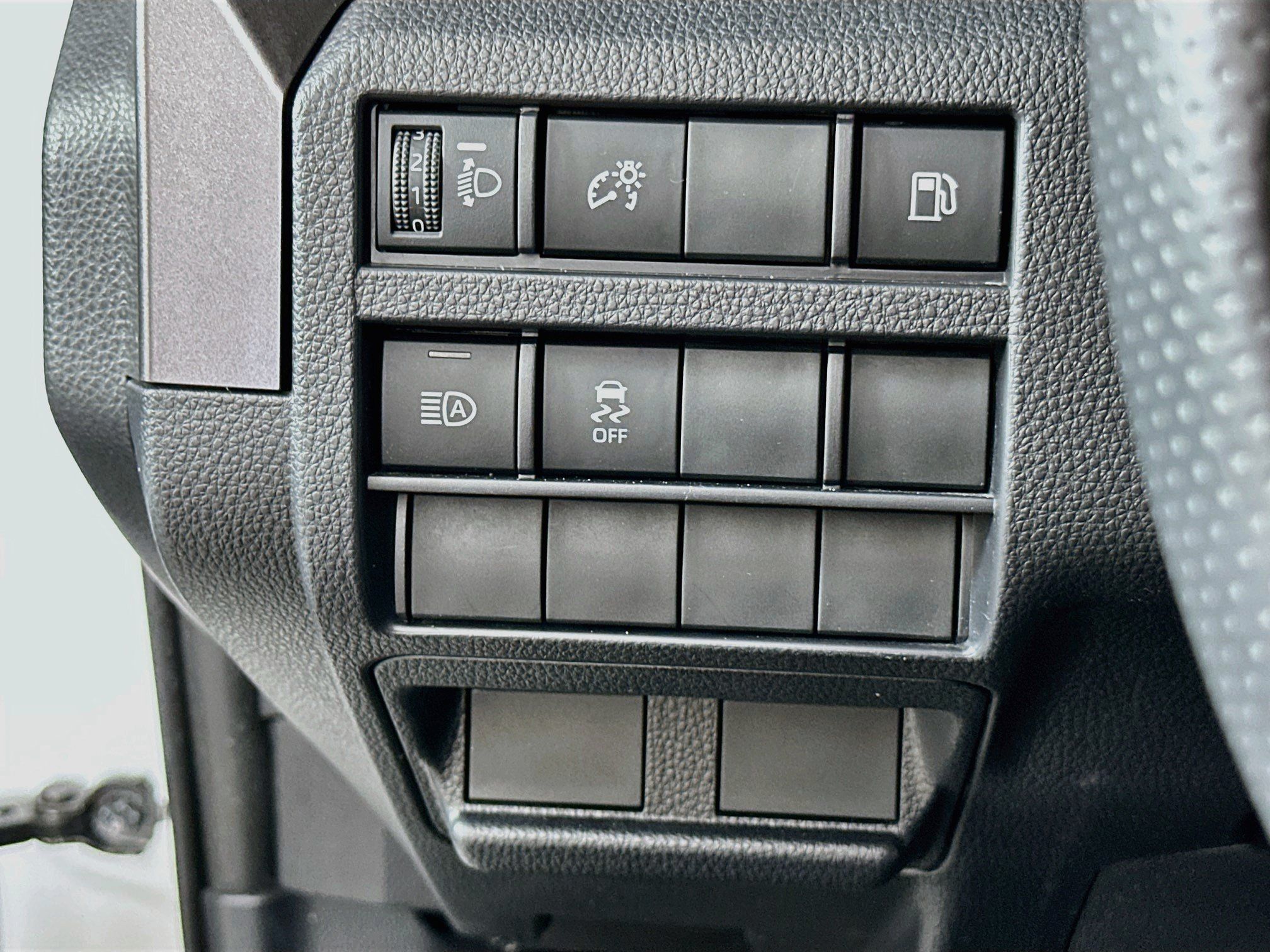 Used 2025 Toyota 4Runner SR5 AWD/4WD image 17