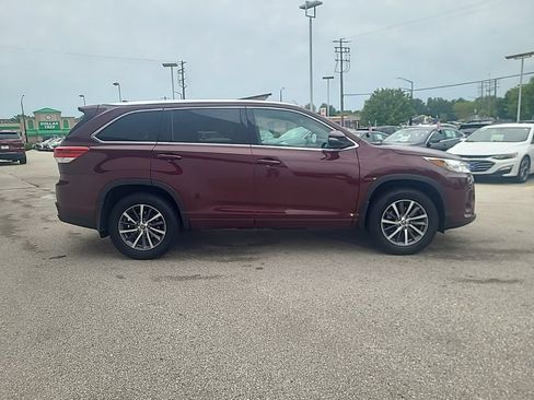 Used 2018 Toyota Highlander XLE AWD/4WD image 7
