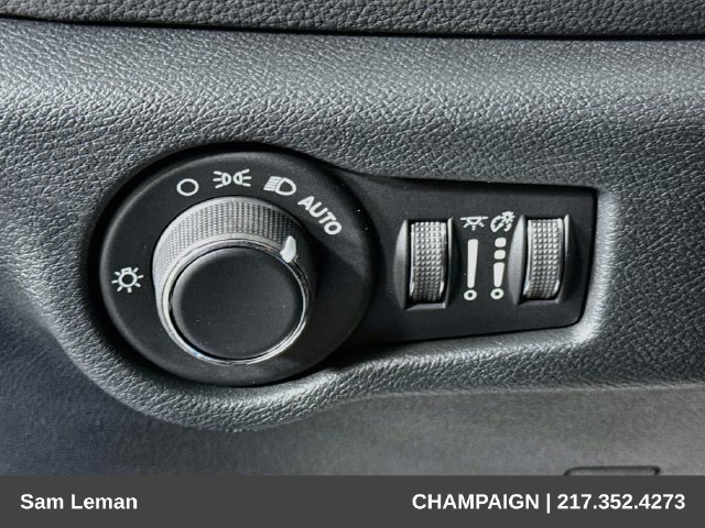 New 2027 Chrysler Pacifica Select FWD image 10