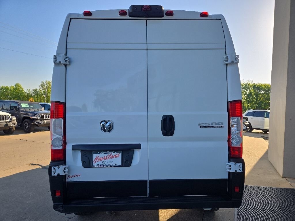 Used 2025 RAM ProMaster 2500 w/ Convenience Group FWD image 10