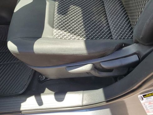 Used 2021 Nissan Versa S FWD image 17