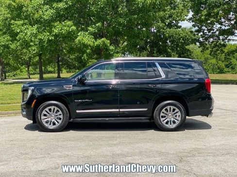 Used 2025 GMC Yukon Denali AWD/4WD image 4