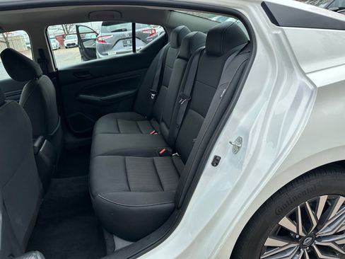 Used 2024 Nissan Altima 2.5 SV image 9