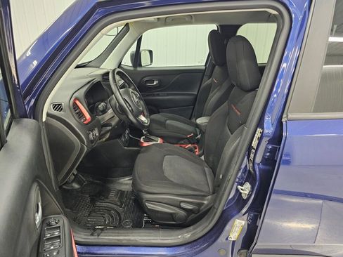 Used 2018 Jeep Renegade Trailhawk w/ Cold Weather Group II image 12