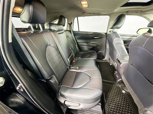 Used 2023 Toyota Highlander L image 25