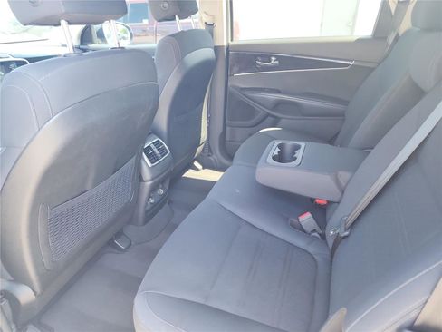 Used 2018 Kia Sorento FWD image 20