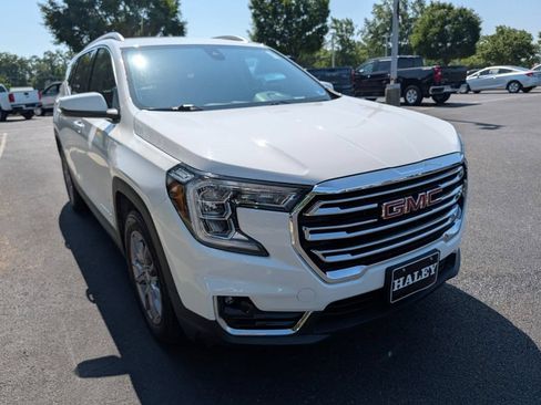 Used 2023 GMC Terrain SLT AWD/4WD image 2