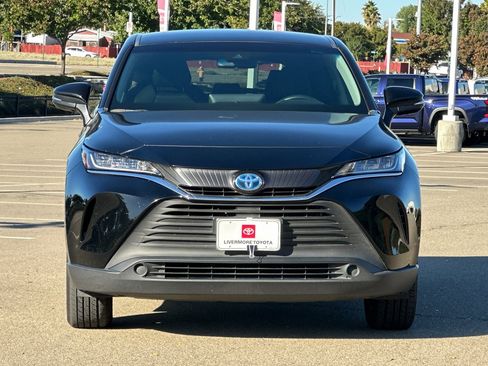 Used 2022 Toyota Venza LE image 9