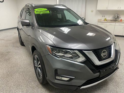 Used 2017 Nissan Rogue SL w/ SL HEV Premium Package image 3