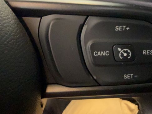 Used 2022 Jeep Gladiator Sport AWD/4WD image 19