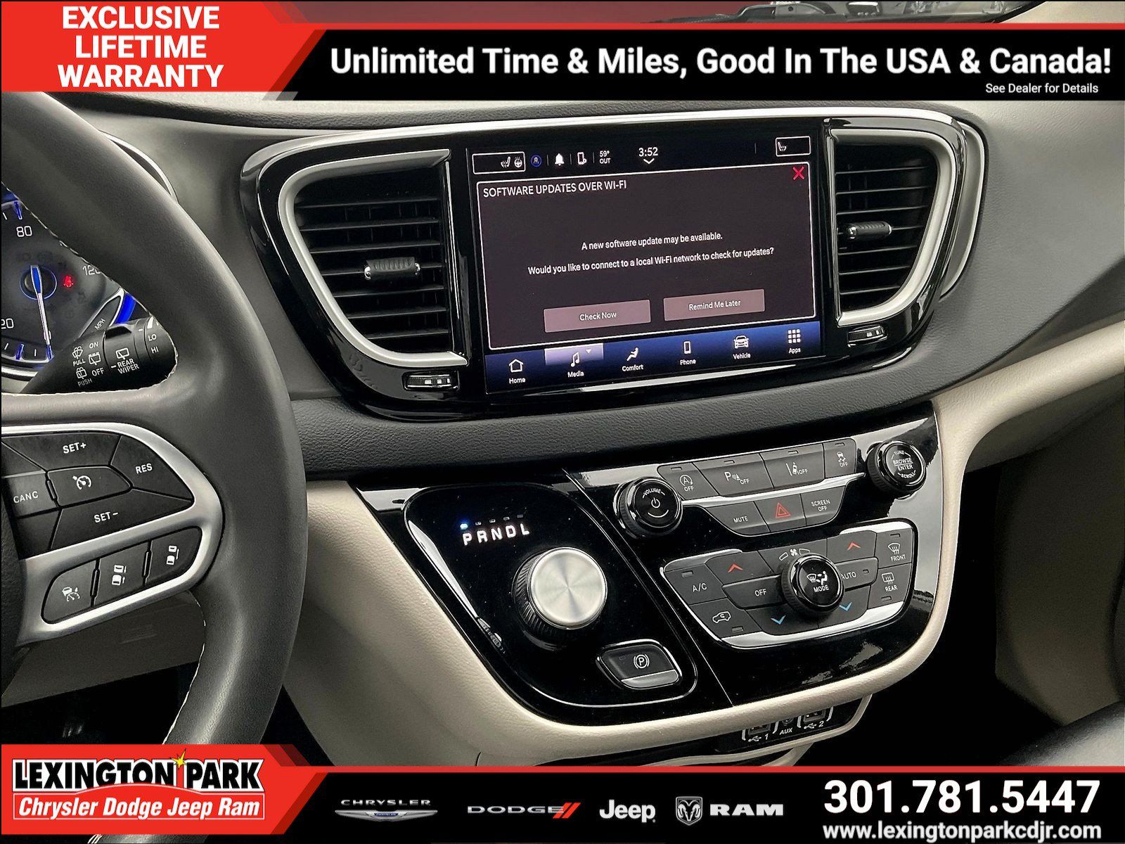 Used 2024 Chrysler Pacifica Touring-L FWD image 9