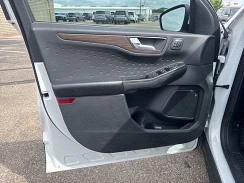 Used 2020 Ford Escape Titanium w/ Titanium Premium Package 2.0 FWD image 9
