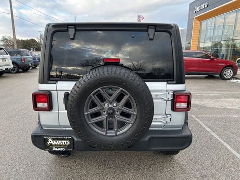 Used 2024 Jeep Wrangler Sport S image 7