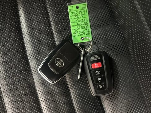 Used 2019 Toyota Avalon XSE w/ Carpet Mat Package FWD image 23