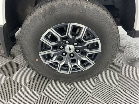 Used 2023 Chevrolet Colorado Z71 w/ Z71 Convenience Package 2 AWD/4WD image 17