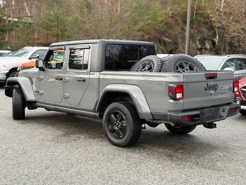 Used 2023 Jeep Gladiator Willys image 3