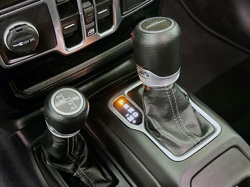 Certified 2024 Jeep Gladiator Sport image 26