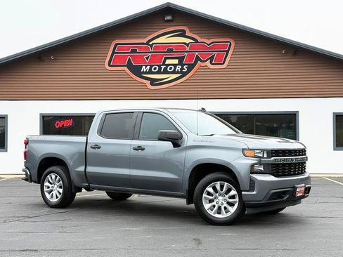 Used 2020 Chevrolet Silverado 1500 Custom w/ Custom Value Package AWD/4WD image 2