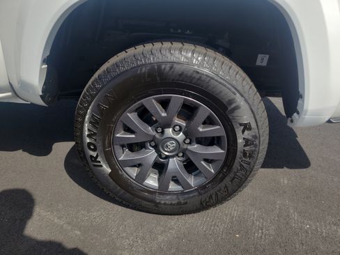 Certified 2023 Toyota Tacoma SR5 image 10