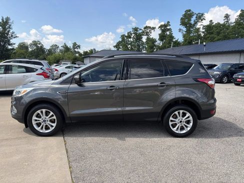Used 2018 Ford Escape SE w/ SE Sync 3 Package AWD/4WD image 5