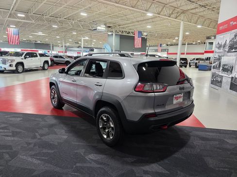 Used 2019 Jeep Cherokee Trailhawk AWD/4WD image 6